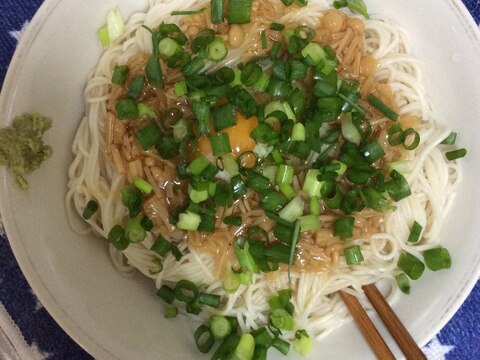 なめ茸で♪冷やし釜玉そうめん